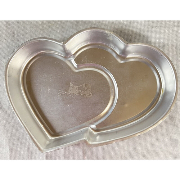 Lot Of 2 Vintage Wilton Dog Aluminum Cake Pan 1987 & Double Heart Cake Pan 1979 - Picture 5 of 12